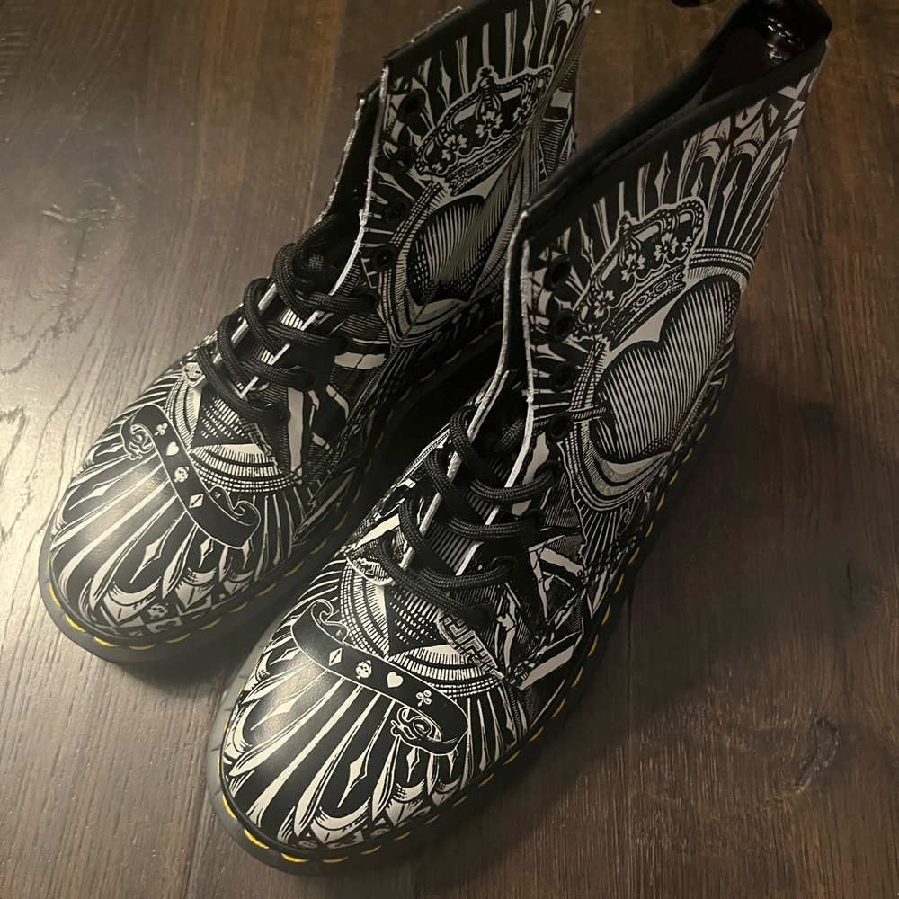 Doc Marten’s Playing Card Backhand Limited Edition Boots - Picture 3 of 5